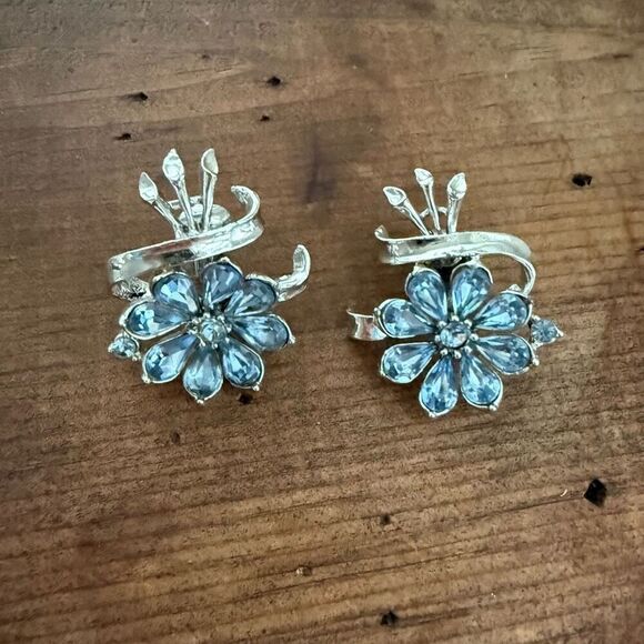 1950s Vintage Coro Rhinestone Earrings Light Pastel Blue Rhinestone Flowers Fanf - Picture 1 of 8